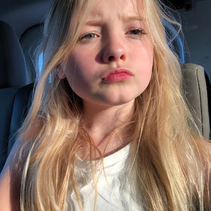 Meet your Posher, Claudia